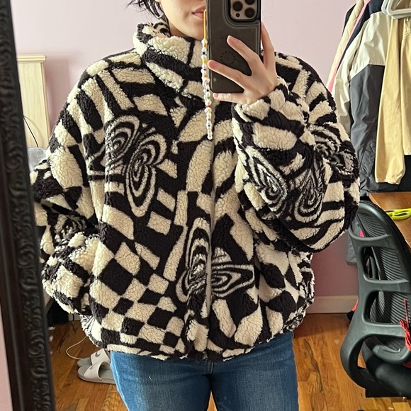 Small - Black & White Olivia Print Sherpa Jacket - Picture 9 of 16